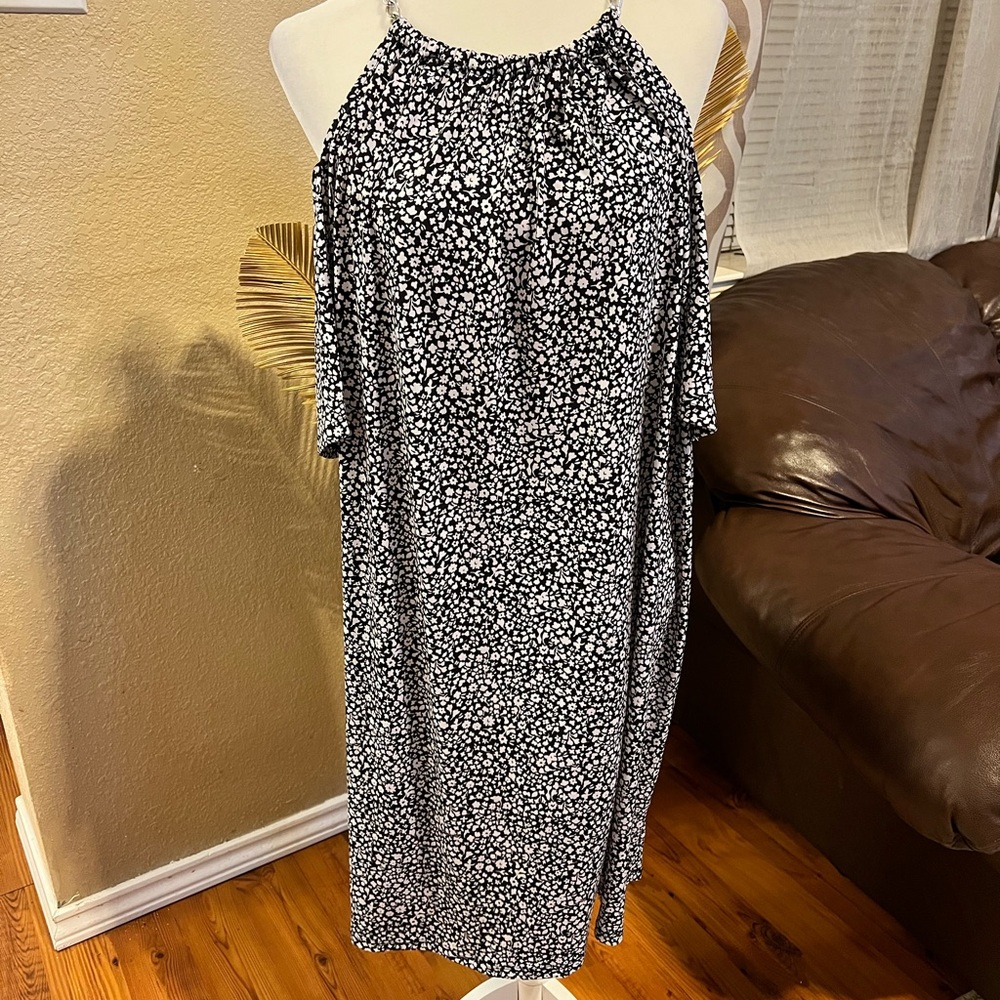 Michael Kors cold shoulder black / white dress